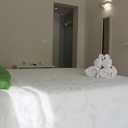 Triscele Glamour Rooms-3